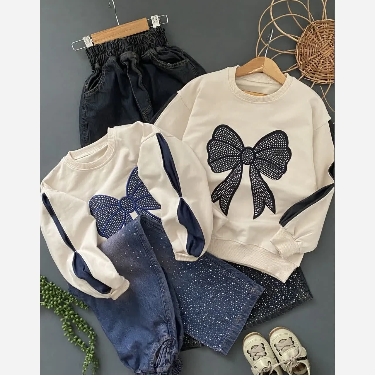 ست لباس دخترانه پاپیونی مدل نگین دار بلوز دورس و شلوار لی بگ سایز 50 تا 70