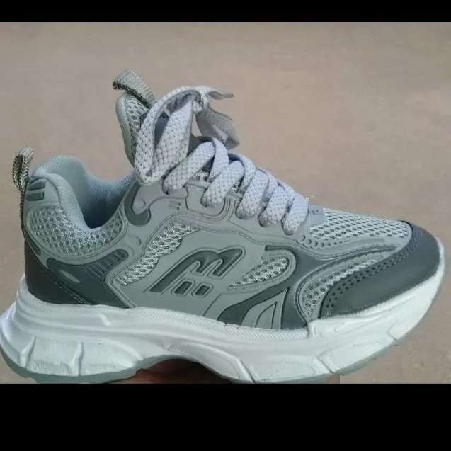 کفش اسپرت بچگانه بالنسیاگا خاکستری سایز 31 تا 36 زیره پیو نرم و راحت